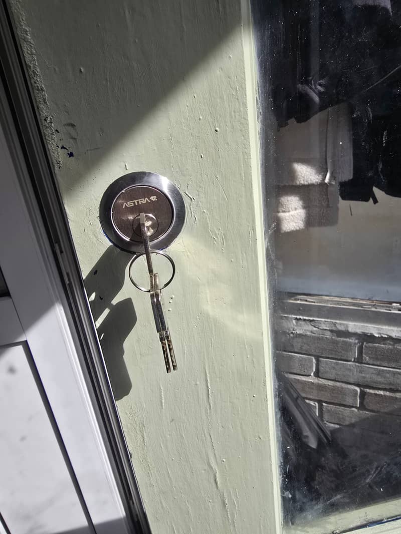 Non-destructive entry